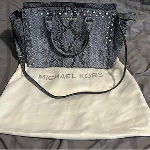 MICHAEL KORS LARGE SELMA DENIM BLUE PYTHON-EMBOSSED LEATHER LIMITED EDITION